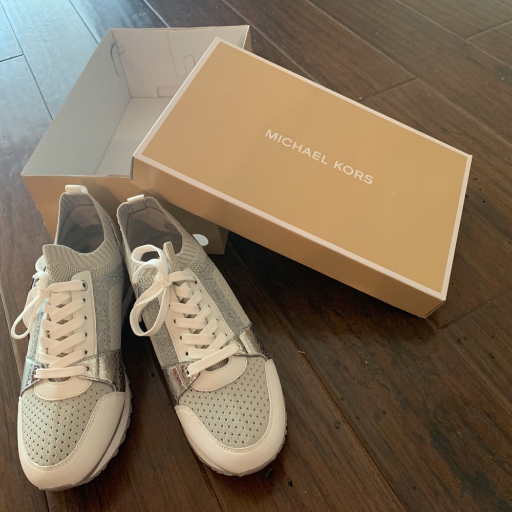 Michael Kors Sneakers - Picture 2 of 6